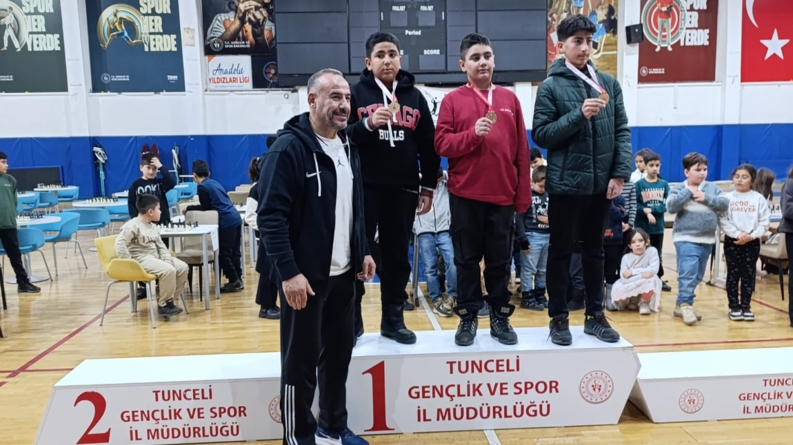 Öğrencimiz Aker Düzgün Mengeş  2024 Yıldızlar 13 Yaş Tunceli Satranç İl Birincisi